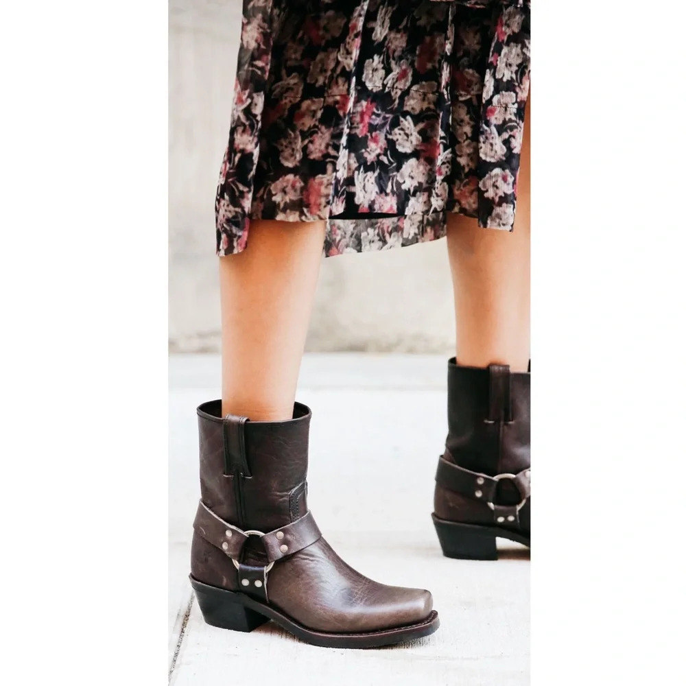 Frye Harness 8R Harness Brown Leather Distressed Vintage Cowboy Calf Ankle Boot